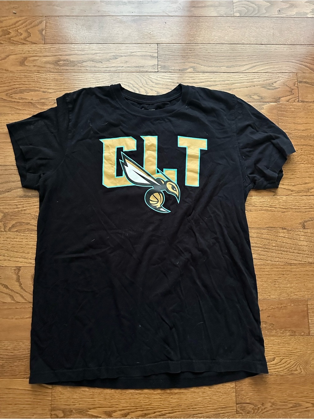 New Era Men’s Large Black Charlotte Hornets City Edition Shirt